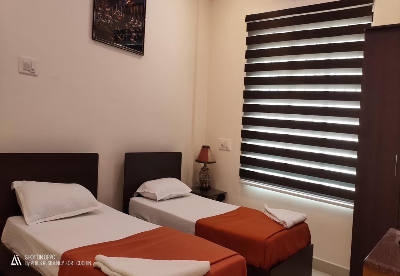 ฟิลส์ เรสิเดนซี Hotel Kochi ภายนอก รูปภาพ
