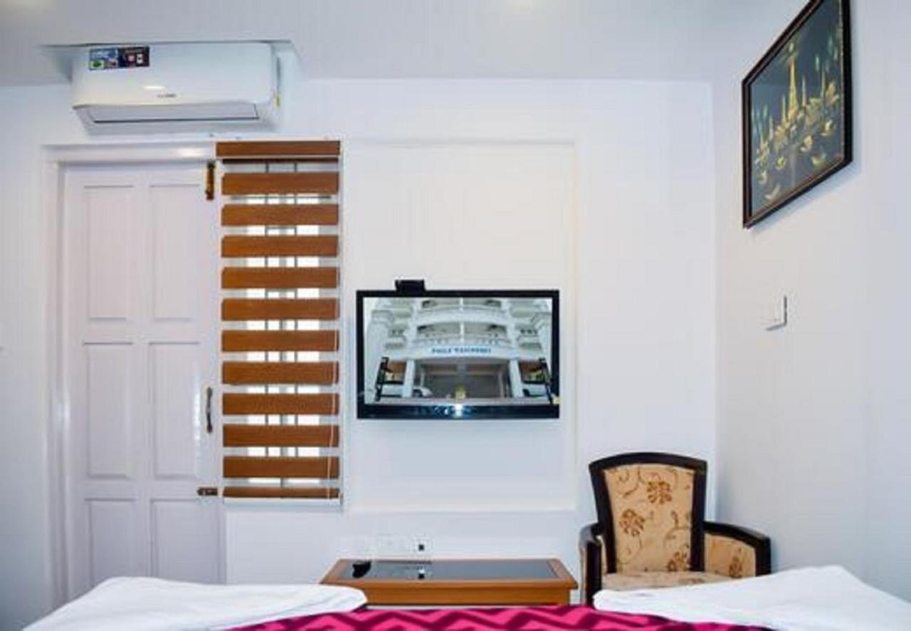 ฟิลส์ เรสิเดนซี Hotel Kochi ภายนอก รูปภาพ