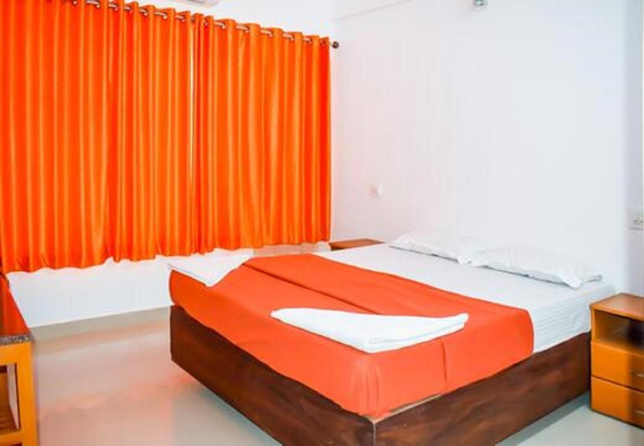 ฟิลส์ เรสิเดนซี Hotel Kochi ภายนอก รูปภาพ