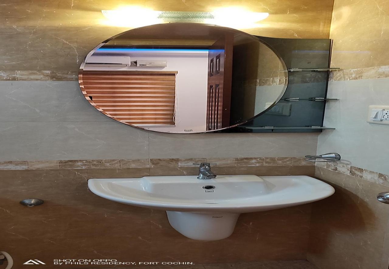 ฟิลส์ เรสิเดนซี Hotel Kochi ภายนอก รูปภาพ