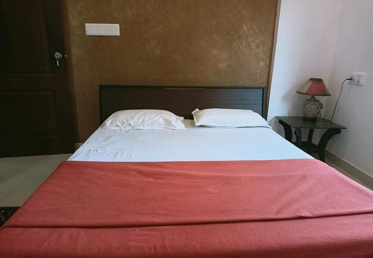 ฟิลส์ เรสิเดนซี Hotel Kochi ภายนอก รูปภาพ