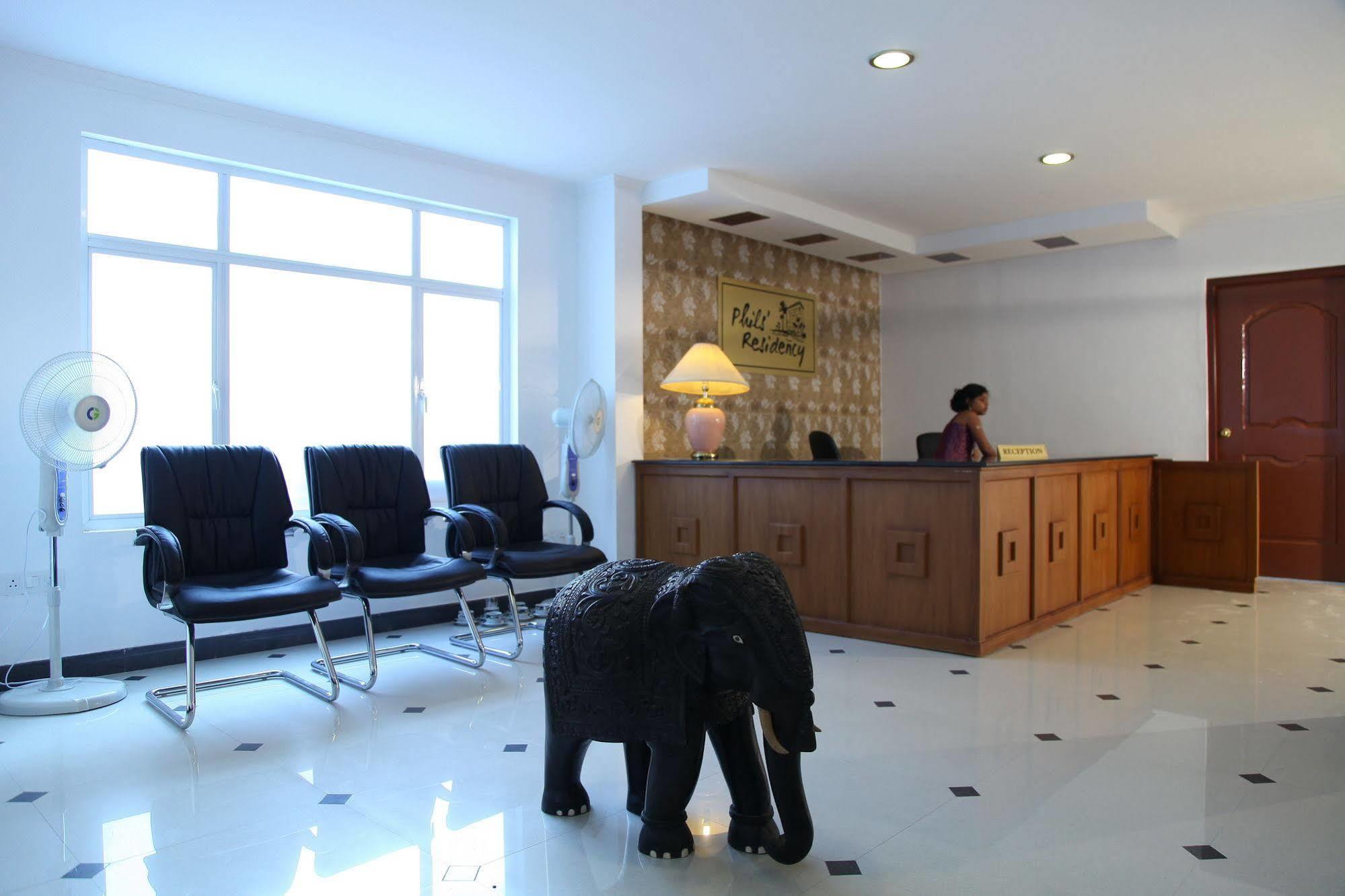 ฟิลส์ เรสิเดนซี Hotel Kochi ภายนอก รูปภาพ