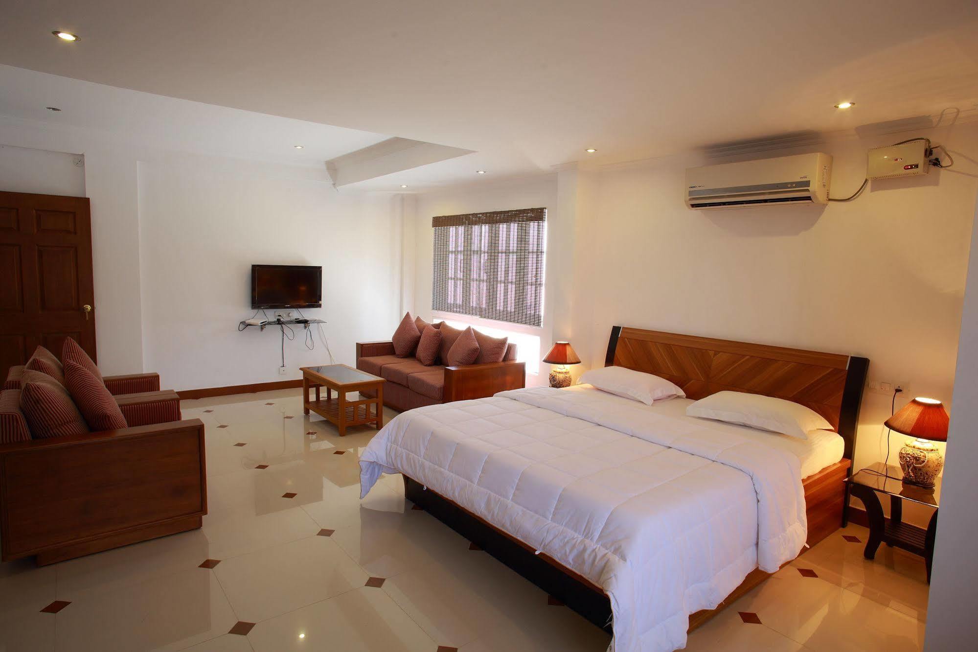 ฟิลส์ เรสิเดนซี Hotel Kochi ภายนอก รูปภาพ