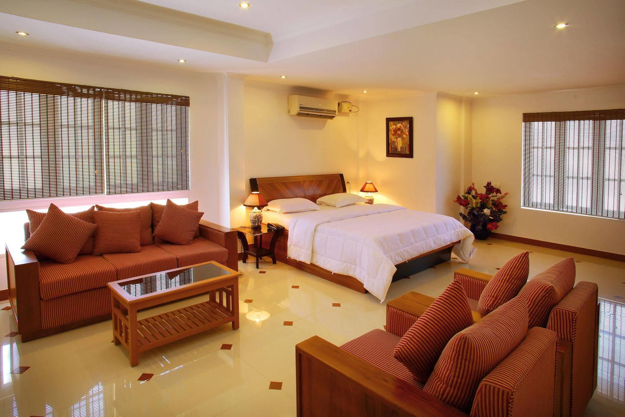 ฟิลส์ เรสิเดนซี Hotel Kochi ภายนอก รูปภาพ